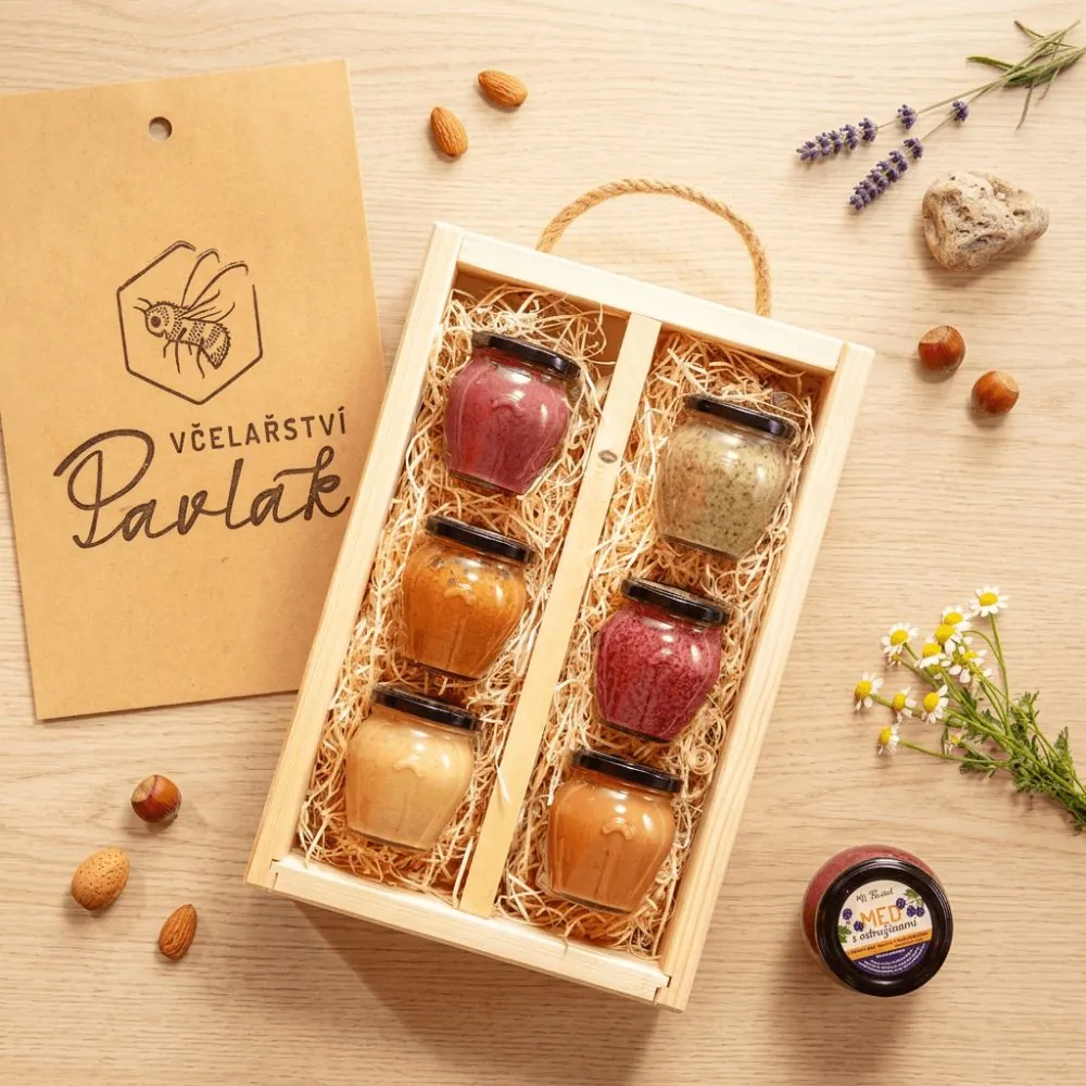 Dřevěná dárková sada medů 6 ks × 250 g